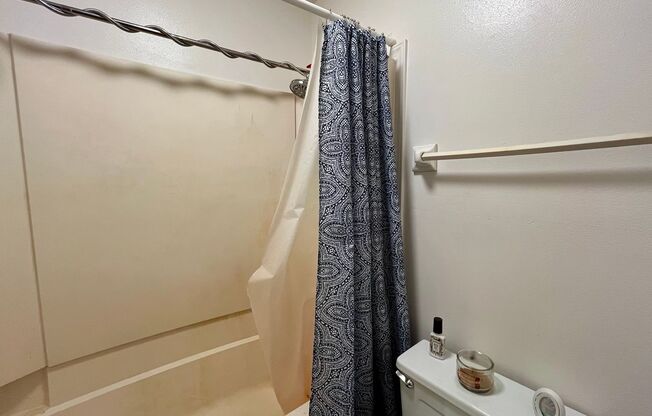 2 beds, 1.5 baths, $1,350, Unit 218