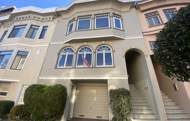 812 25 AVE