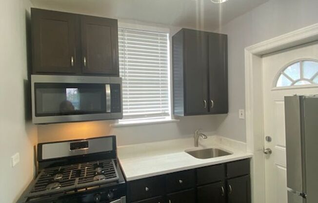 2 beds, 1 bath, $1,595, Unit 3149 - C1