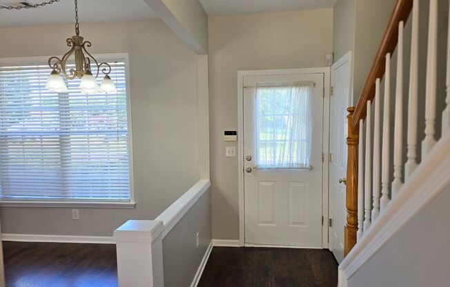 Beautiful 2 bed 2.5 bath Townhome located in Kennesaw