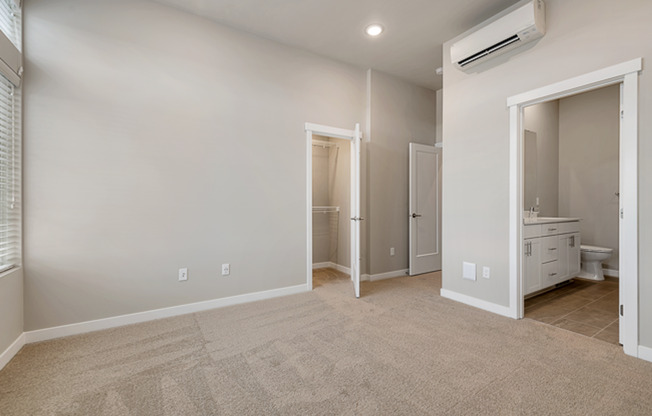 3 beds, 3.5 baths, $3,700, Unit 4