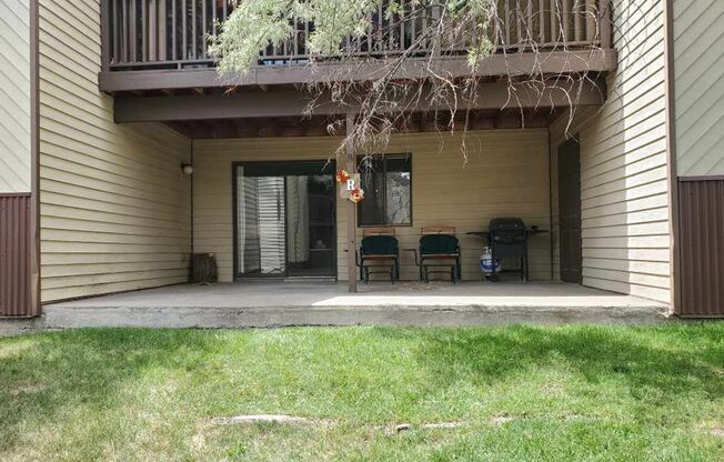2 Bedroom 2 Bath Condo with Deck and Fireplace