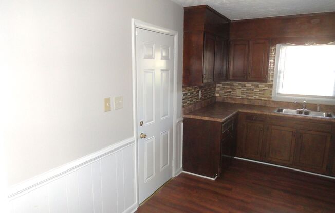 3 beds, 2 baths, $1,399