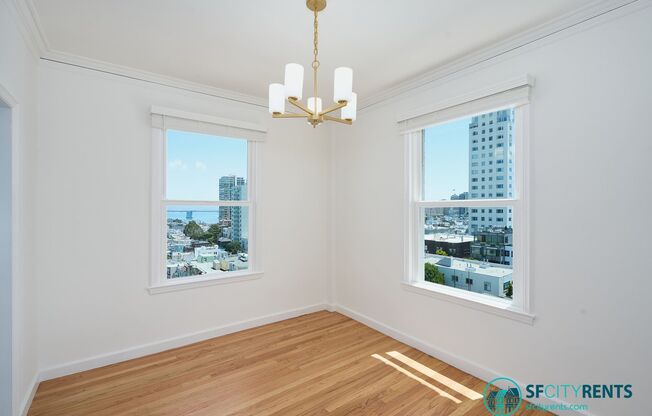 Russian Hill: Remodeled 9th Floor Apartment w/ Views, FREE Utilities & Laundry Onsite