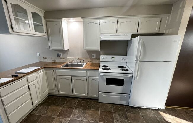 1 bed, 1 bath, 640 sqft, $1,095, Unit 16