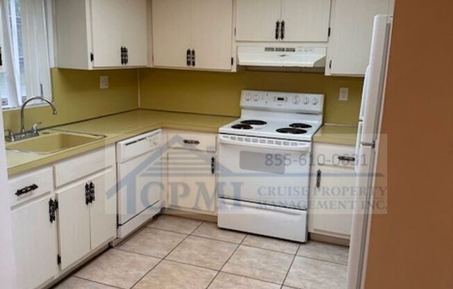 555 S Luna Ct Hollywood, FL 33021
