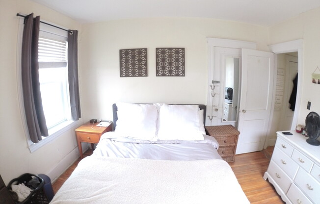 1 bed, 1 bath, $2,300, Unit 34