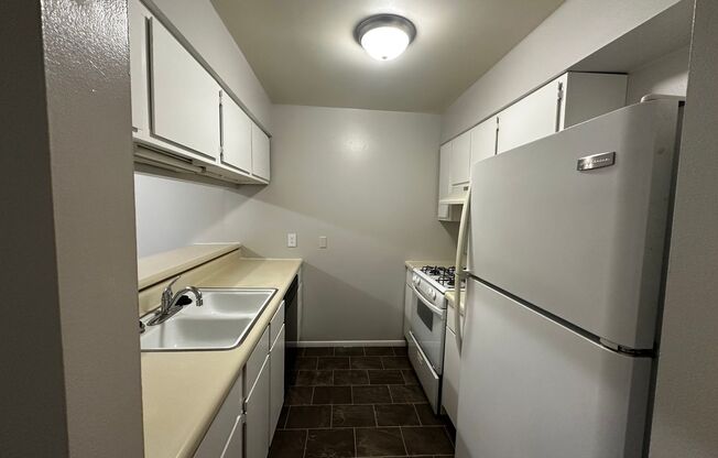1 bed, 1 bath, 755 sqft, $999, Unit 5831C