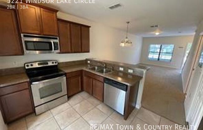 5221 WINDSOR LK CIR
