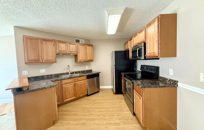 Belleair Village Condo 1/1 Open floor plan