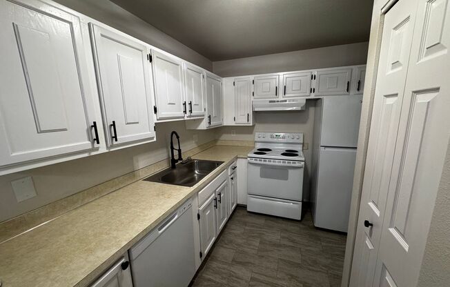 Charming Updated 2-Bed, 2.5-Bath Condo in Bremerton