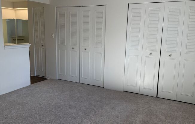 2 beds, 2 baths, 1,007 sqft, $1,775, Unit 32