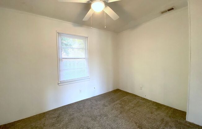 3 beds, 1 bath, $1,000