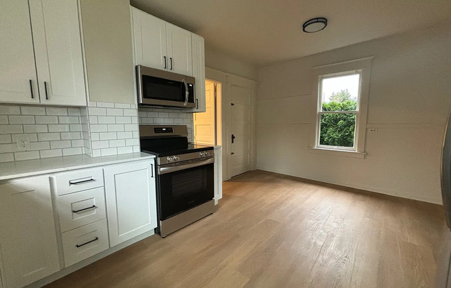 North Queen Anne 3 BR / 1 BA