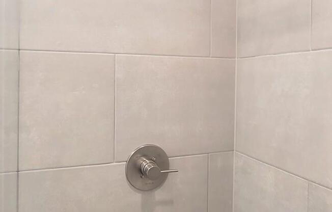 1 bed, 1 bath, $5,500, Unit 4F