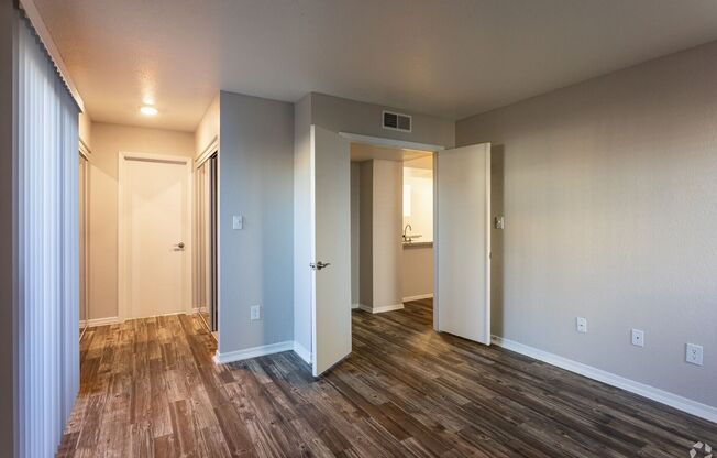 2 beds, 2 baths, 1,120 sqft, $1,395, Unit 102M