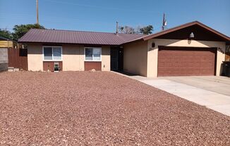 Spacious 3-Bedroom 2 -Bathroom Home Located in Northwest ABQ!!