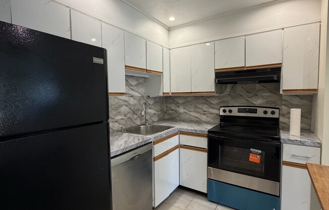 2 beds, 2.5 baths, 1,550 sqft, $2,850, Unit Unit 44