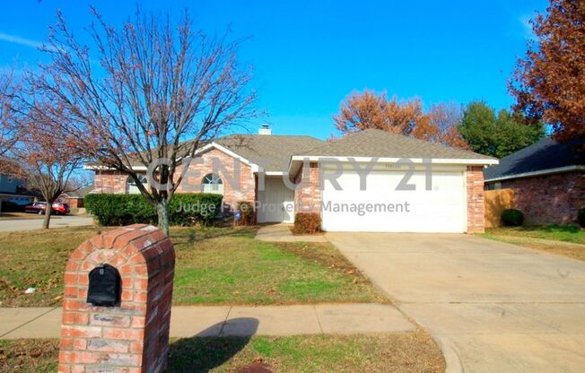 Great Corner Lot 3/2/2 Home In Denton For Rent!