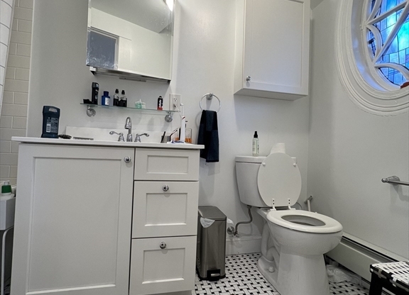 2 beds, 1 bath, 795 sqft, $3,500, Unit 24