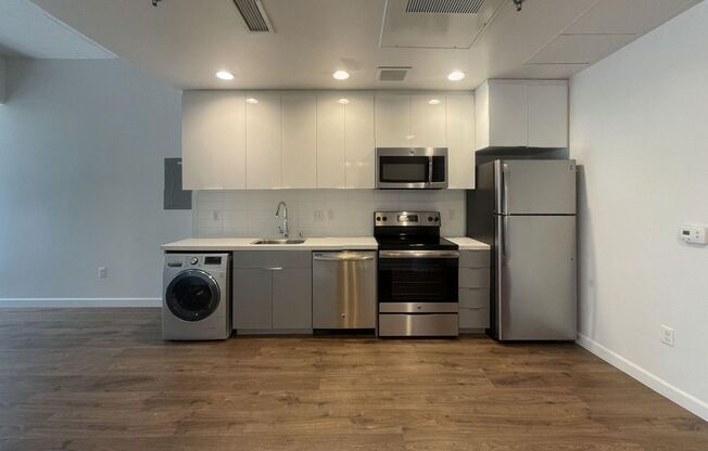 1 bed, 1 bath, 555 sqft, $1,955.42, Unit L13