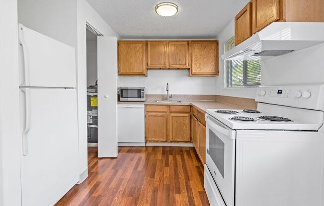 3 beds, 1 bath, 864 sqft, $1,995, Unit 17