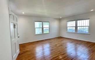 2 beds, 1 bath, $2,590, Unit 814