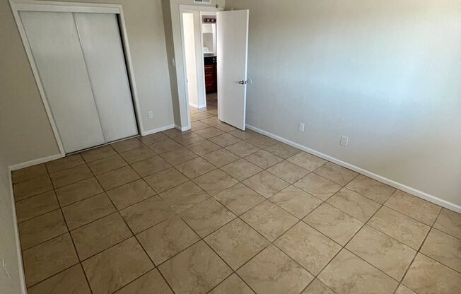 2 beds, 1 bath, 912 sqft, $1,700, Unit D