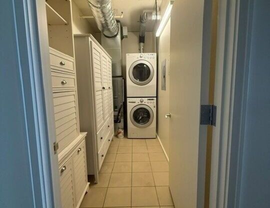 1 bed, 1 bath, 1,040 sqft, $3,000, Unit 418