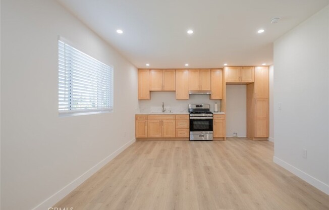 1 bed, 1 bath, 400 sqft, $2,000