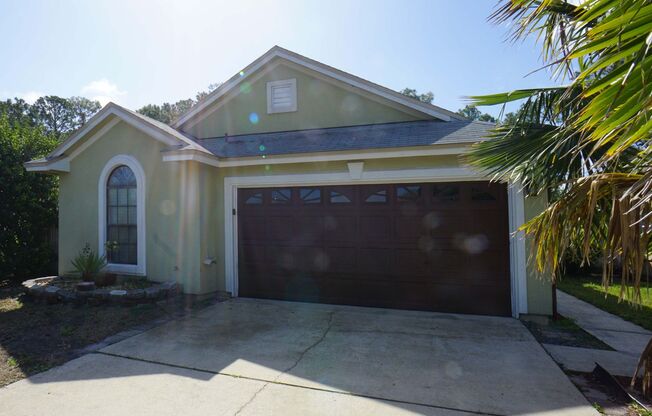 3 Bed/2 Bath/ 2 Car Garage Home In Villas At Cross Creek