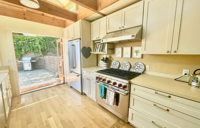 Modern 4/2 in Almonte Hills with Valley Views
