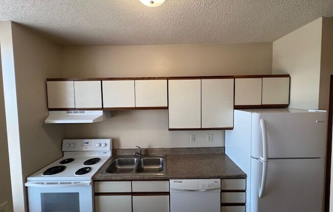 1 bed, 1 bath, 700 sqft, $875, Unit 703