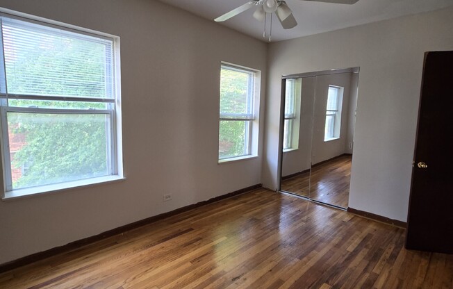 3159 W ARGYLE