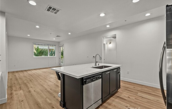 2 beds, 2 baths, 1,050 sqft, $3,250, Unit 206