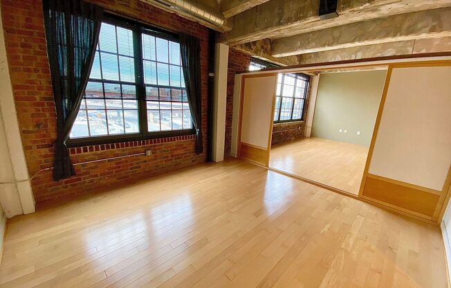 Stunning Industrial-Contemporary One Bedroom Condo- Parking included!