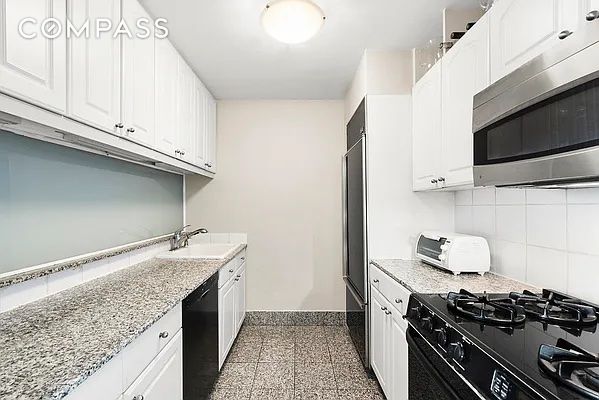 3 beds, 2.5 baths, $8,500, Unit PH1E