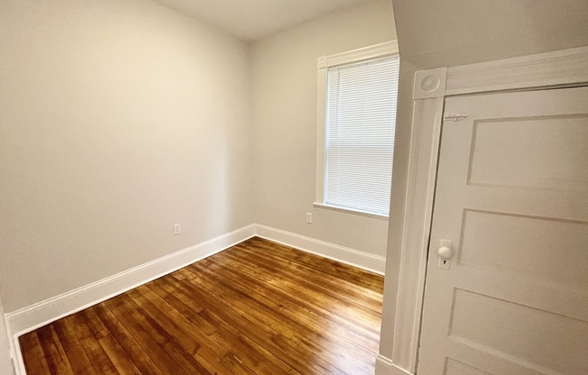 4 beds, 1 bath, $3,000, Unit 1