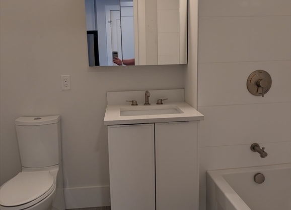1 bed, 1 bath, 665 sqft, $2,700, Unit PH6