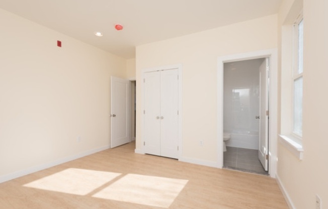 2 beds, 2 baths, $1,650, Unit B