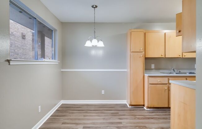 2 beds, 1 bath, 768 sqft, $925