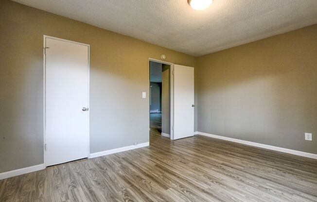 2 beds, 1 bath, 910 sqft, $1,925, Unit 16