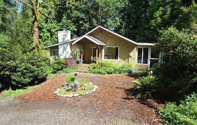 SPACIOUS, PRIVATE, 3 BED BOTHELL HOME FOR RENT W EASY COMMUTE & BIG LOT!