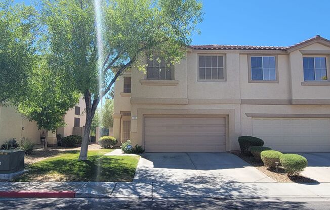1109 Scenic Crest Dr // Seven Hills Townhome available for rent