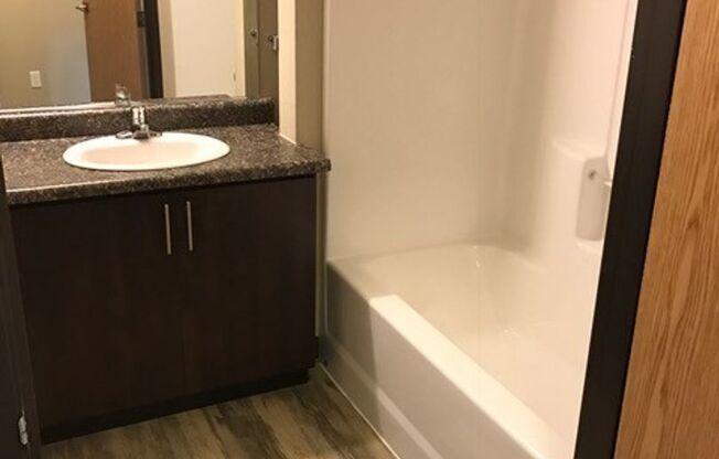 2 beds, 1 bath, 852 sqft, $1,400, Unit 1-205E