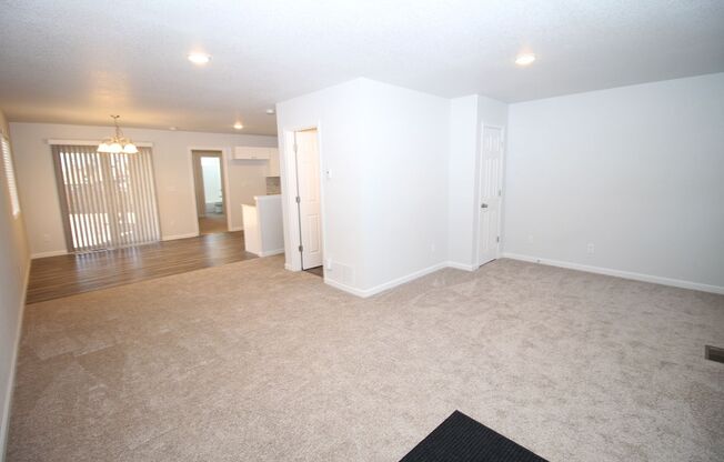Brand new 3bdr 3bath duplex walking distance to Downtown Colorado Springs