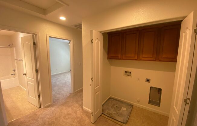 3 beds, 2.5 baths, $2,595, Unit #3014