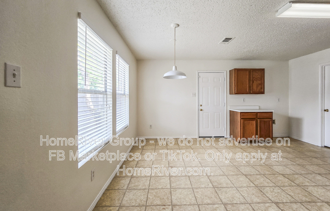 8011 MOSSTREE DR