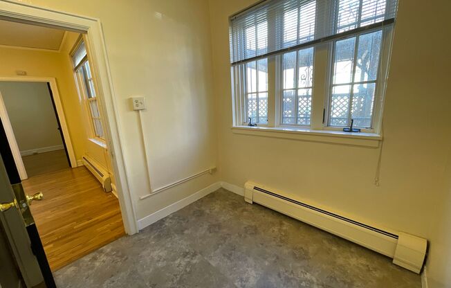 1 bed, 1 bath, 605 sqft, $1,195, Unit B-16