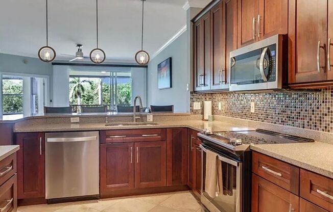 Seasonal Retreat in Prestigious Windstar on Naples Bay – 4650 Yacht Harbor Dr #125